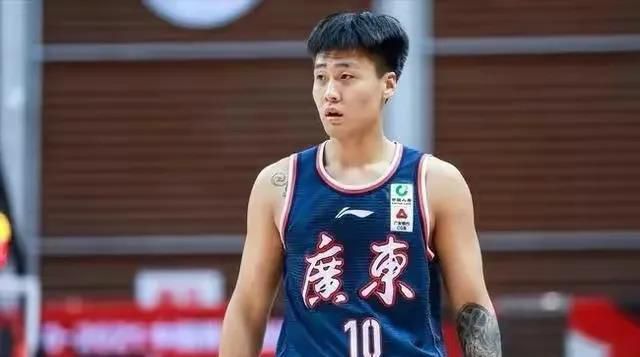 03:30NBA丹佛掘金VS金州勇士，掘金以连胜结束自己的客场之旅，此役将回到主场作战，球队主战向来十分强势，而勇士虽然近况出色，但他们本赛季在客场的战斗力较为羸弱，本场比赛能否在客场拼得一线生机？06:00NBA洛杉矶湖人VS波士顿凯尔特人，经典的黄绿大战不一样的场面对决，湖人上一战虽然取胜，但他们近况不佳，而凯尔特人连战连捷，偶尔的输球瑕不掩瑜，且他们客战胜率达到5成以上，此役湖人主战会遇到不小的挑战。